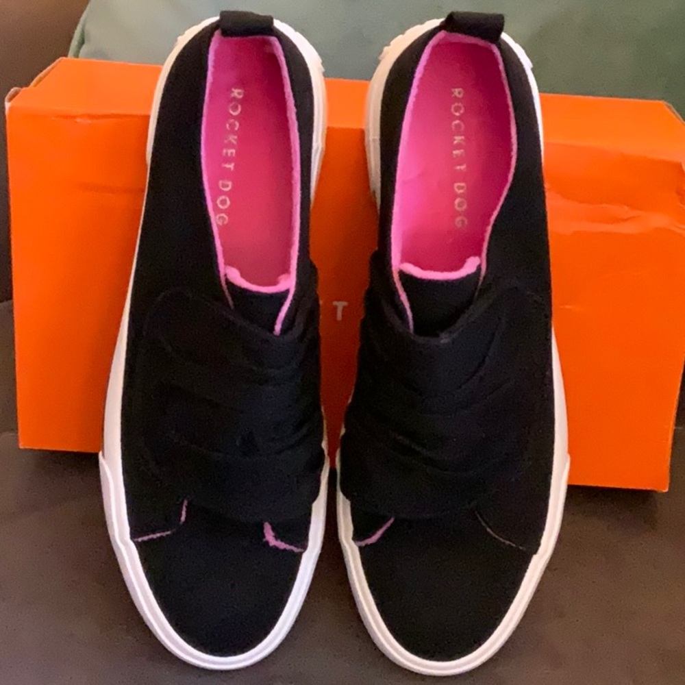 NWT Rocket Dog canvas sneakers.